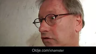 Спеціаліст з син изнасилував маму масажу члена - 2022-04-04 03:24:34